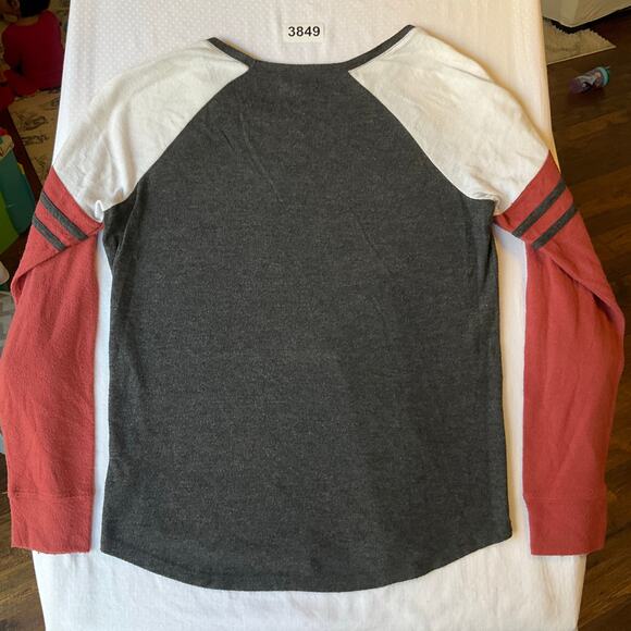 Maurices Women T-shirt size M Long Sleeve Screw Neck Game Day All Day Gray & Red - Picture 7 of 7